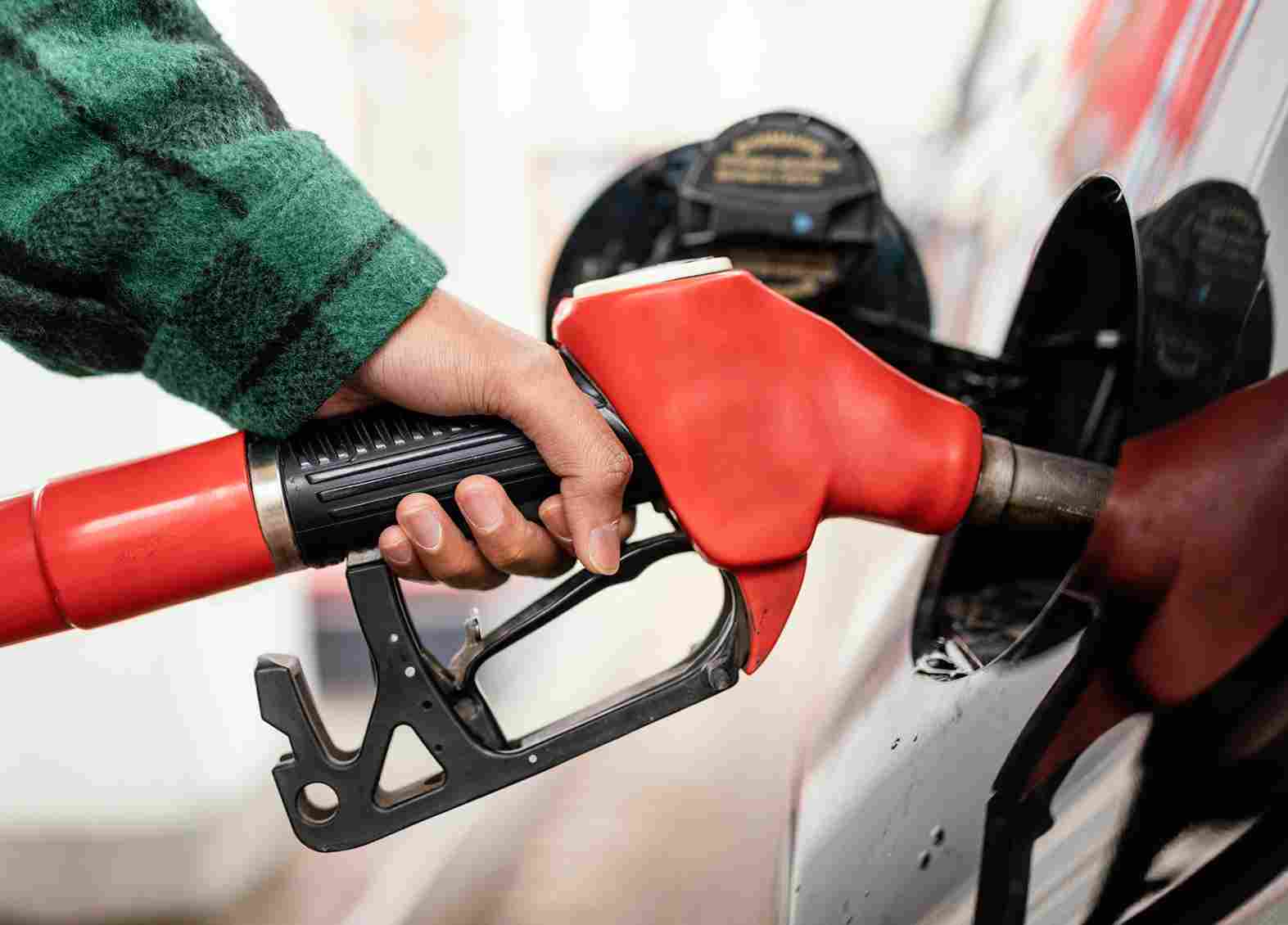 Quick and Fast Fuel Delivery Service in Dubai (24/7 On-Site Top-Up)