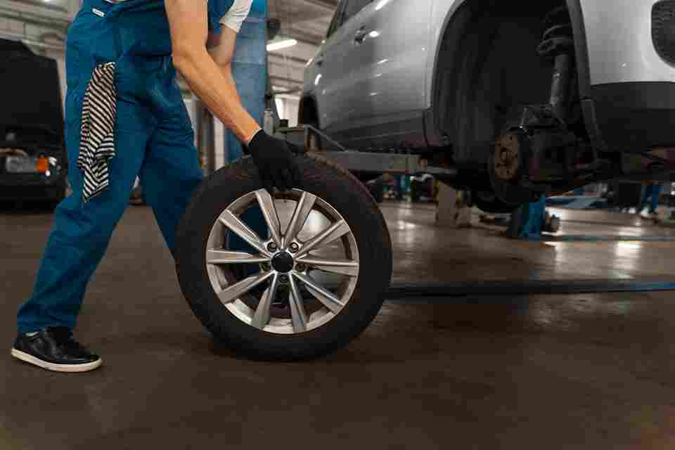 Flat Tyre Change Service in Dubai (24/7 On-Site Assistance)