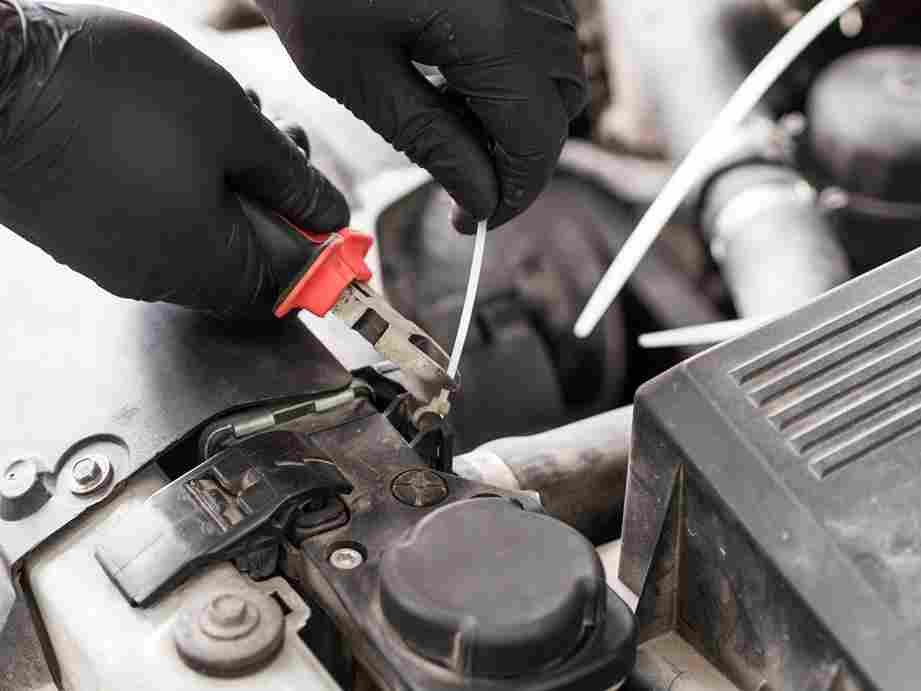 On-Site Car Battery Replacement in Dubai (24-Hour Emergency Service)