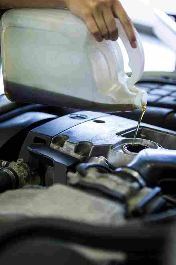Car Oil Change and Oil Filter Change in Al Quoz